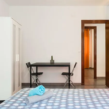 Lovely, New, Bright 3 Mins To 105 Sq Meters
