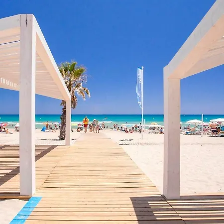 Lovely, New, Bright 3 Mins To 105 Sq Meters Apartment *